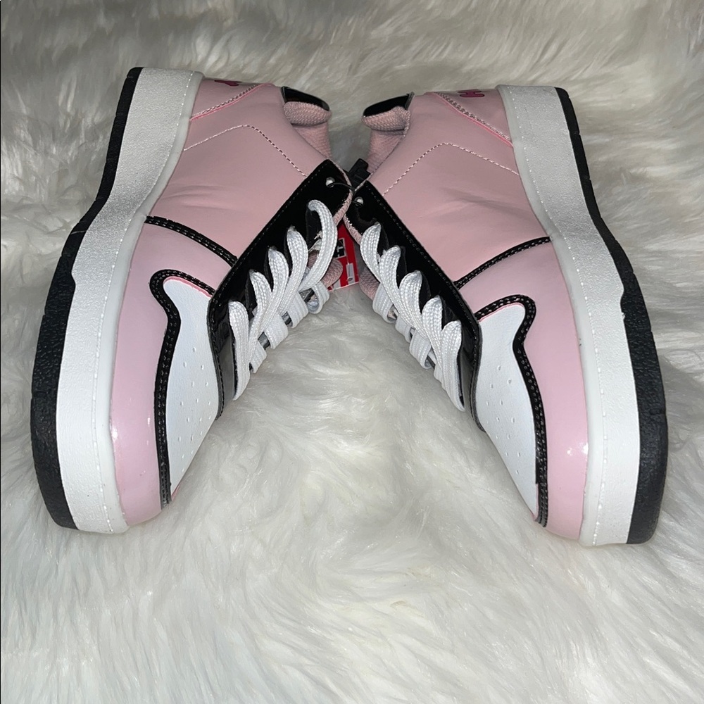 🆕Hello Kitty Sneakers Size 8 - Picture 5 of 9